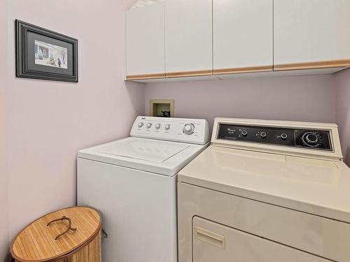 3468 Arbutus Dr South, Cobble Hill, BC - Indoor Photo Showing Laundry Room