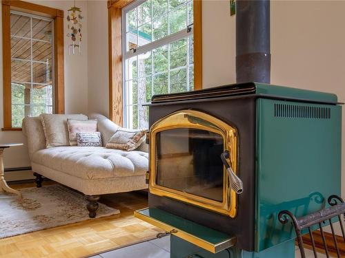 3710 Capstan Lane, Pender Island, BC - Indoor Photo Showing Other Room With Fireplace