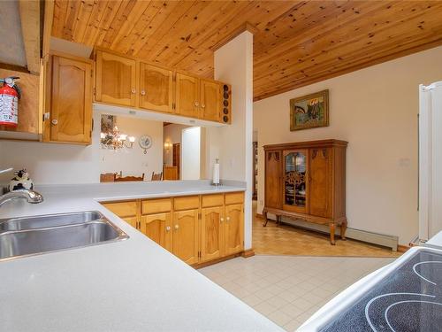 3710 Capstan Lane, Pender Island, BC - Indoor Photo Showing Kitchen With Double Sink