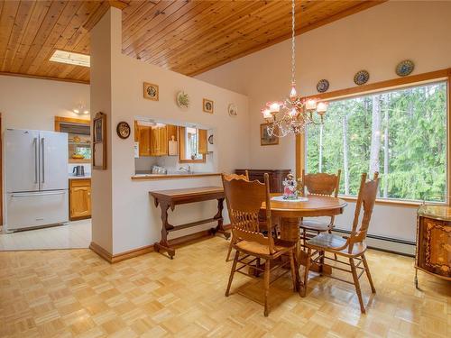 3710 Capstan Lane, Pender Island, BC - Indoor Photo Showing Dining Room