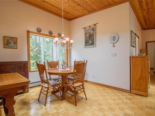 3710 Capstan Lane, Pender Island, BC - Indoor Photo Showing Dining Room