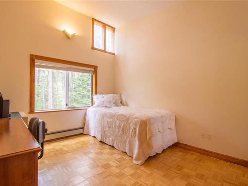 3710 Capstan Lane, Pender Island, BC - Indoor Photo Showing Bedroom