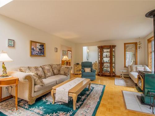 3710 Capstan Lane, Pender Island, BC - Indoor Photo Showing Living Room