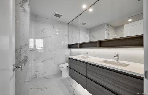 503-777 Herald St, Victoria, BC - Indoor Photo Showing Bathroom