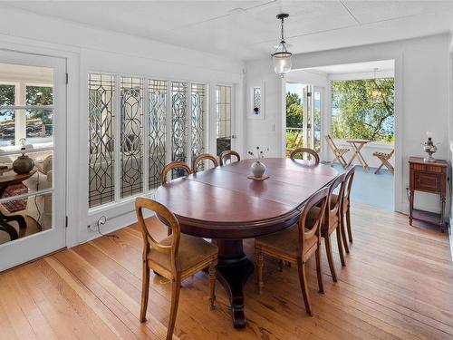 1309 Mackinnon Rd, Pender Island, BC - Indoor Photo Showing Dining Room