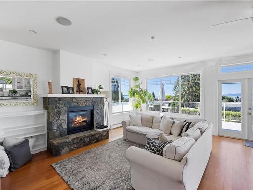 294 Crescent Rd West, Qualicum Beach, BC - Indoor Photo Showing Living Room With Fireplace