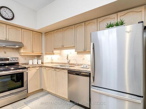 516-2500 Rutherford Rd, Vaughan, ON - Indoor Photo Showing Kitchen With Double Sink