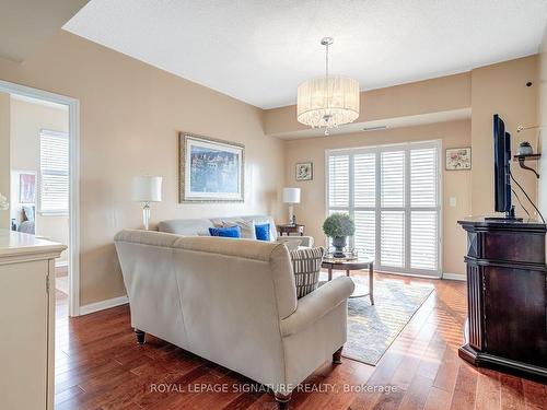516-2500 Rutherford Rd, Vaughan, ON - Indoor Photo Showing Living Room