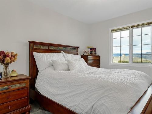 4509 Wellington Drive, Vernon, BC - Indoor Photo Showing Bedroom