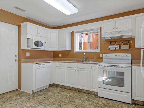 4509 Wellington Drive, Vernon, BC - Indoor Photo Showing Kitchen