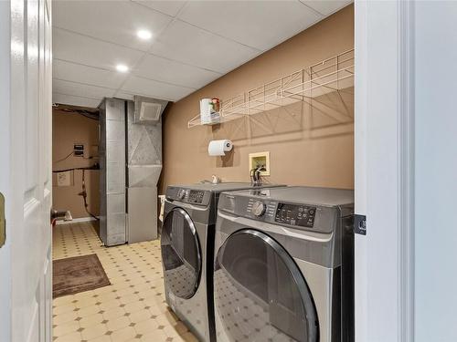 4509 Wellington Drive, Vernon, BC - Indoor Photo Showing Laundry Room