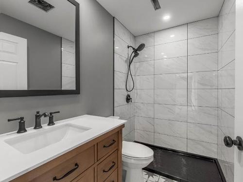 491 Chilco Ave, Kamloops, BC - Indoor Photo Showing Bathroom
