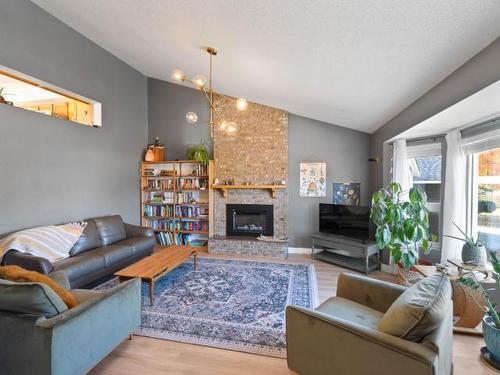 491 Chilco Ave, Kamloops, BC - Indoor Photo Showing Living Room With Fireplace