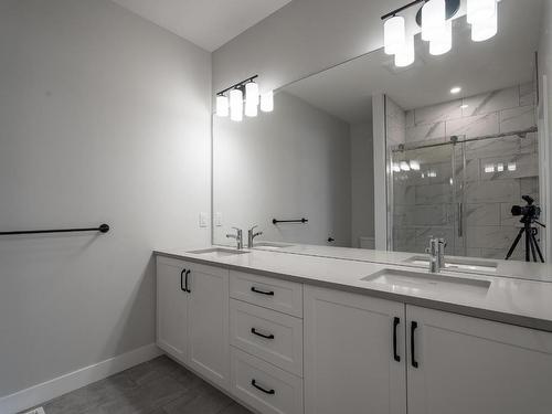 2974 Bank Road, Kamloops, BC - Indoor Photo Showing Bathroom