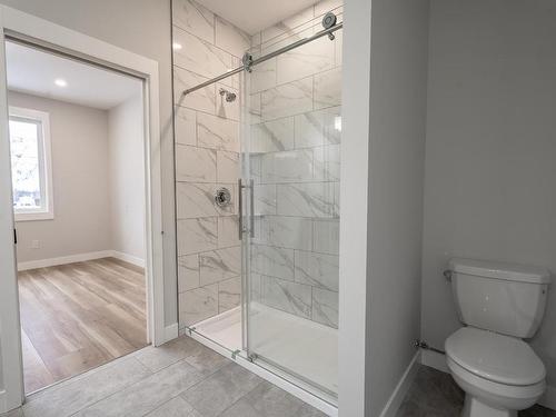 2974 Bank Road, Kamloops, BC - Indoor Photo Showing Bathroom