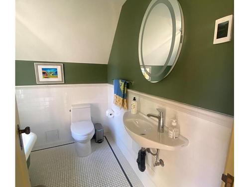 903 Humboldt St, Victoria, BC - Indoor Photo Showing Bathroom