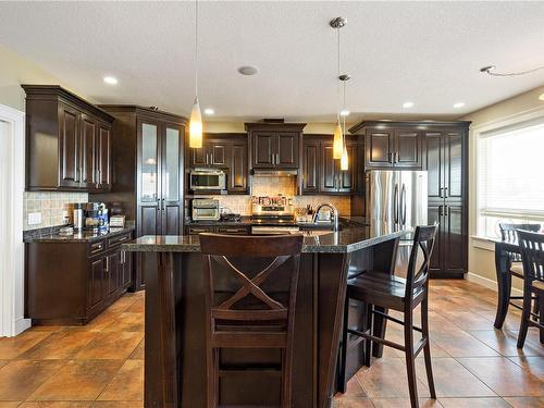 613 Stevens Pl, Ladysmith, BC - Indoor Photo Showing Kitchen With Upgraded Kitchen