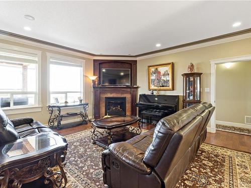 613 Stevens Pl, Ladysmith, BC - Indoor Photo Showing Living Room With Fireplace