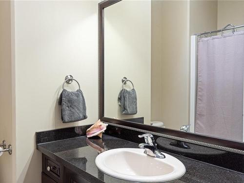 613 Stevens Pl, Ladysmith, BC - Indoor Photo Showing Bathroom