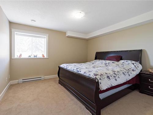 613 Stevens Pl, Ladysmith, BC - Indoor Photo Showing Bedroom