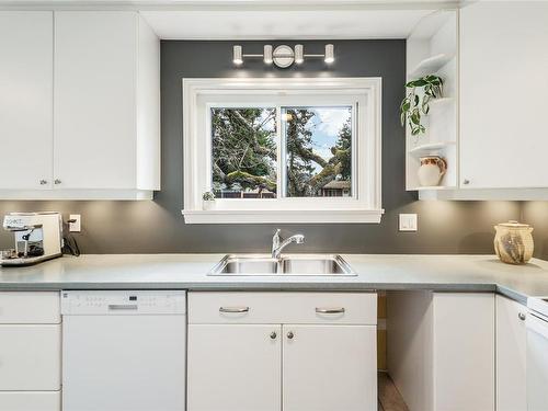380 Hirst Ave West, Parksville, BC - Indoor Photo Showing Kitchen With Double Sink