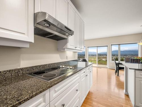 1637 Trumpeter Cres, Courtenay, BC - Indoor Photo Showing Kitchen With Upgraded Kitchen