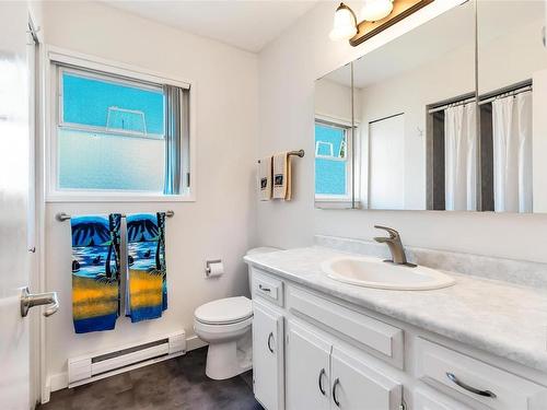 4638 Alder Glen Rd, Cowichan Bay, BC - Indoor Photo Showing Bathroom