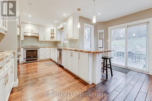 5 Doepath Way, Caledon (Bolton West), ON - Indoor Photo Showing Kitchen With Upgraded Kitchen