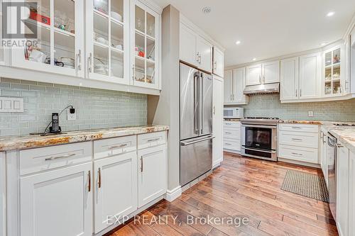 5 Doepath Way, Caledon (Bolton West), ON - Indoor Photo Showing Kitchen With Upgraded Kitchen