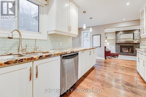 5 Doepath Way, Caledon, ON - Indoor Photo Showing Kitchen With Upgraded Kitchen