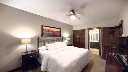 614 B - 600 Bighorn Boulevard, Radium Hot Springs, BC - Indoor Photo Showing Bedroom