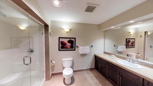 614 B - 600 Bighorn Boulevard, Radium Hot Springs, BC - Indoor Photo Showing Bathroom