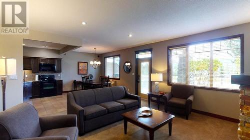 600 Bighorn Boulevard Unit# 614 B, Radium Hot Springs, BC - Indoor Photo Showing Living Room