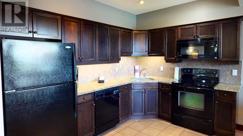 600 Bighorn Boulevard Unit# 614 B, Radium Hot Springs, BC - Indoor Photo Showing Kitchen