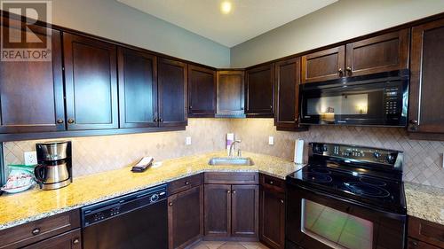 600 Bighorn Boulevard Unit# 614 B, Radium Hot Springs, BC - Indoor Photo Showing Kitchen