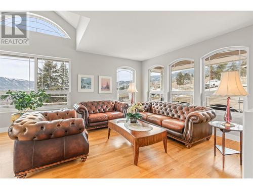 14225 Oyama Road, Lake Country, BC - Indoor Photo Showing Living Room