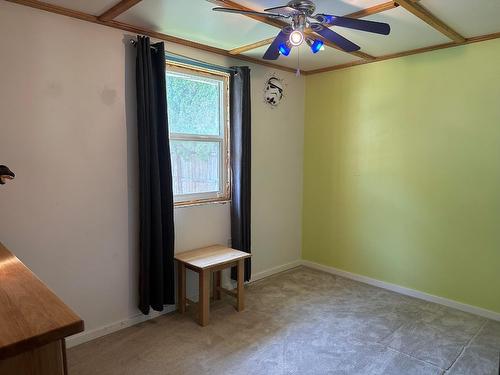 515 Baker Avenue, Salmo, BC - Indoor Photo Showing Other Room