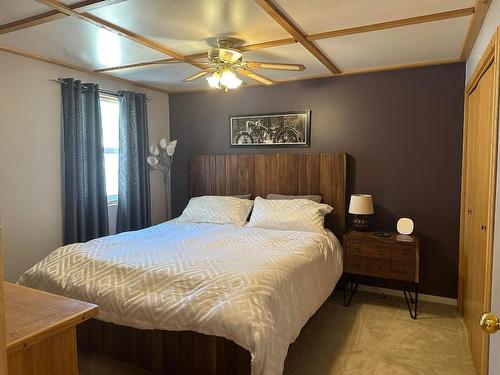 515 Baker Avenue, Salmo, BC - Indoor Photo Showing Bedroom