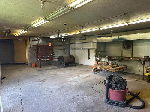 515 Baker Avenue, Salmo, BC - Indoor Photo Showing Garage