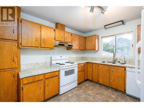 6008 Happy Valley Road, Summerland, BC - Indoor Photo Showing Kitchen With Double Sink