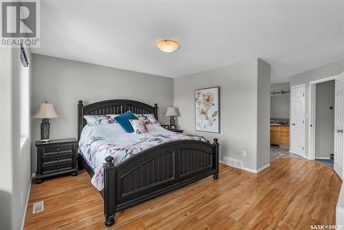 323 Horlick Crescent, Saskatoon, SK - Indoor Photo Showing Bedroom