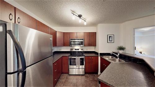 3102 - 205 Third Avenue, Invermere, BC - Indoor Photo Showing Kitchen With Double Sink