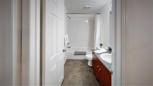 3102 - 205 Third Avenue, Invermere, BC - Indoor Photo Showing Bathroom