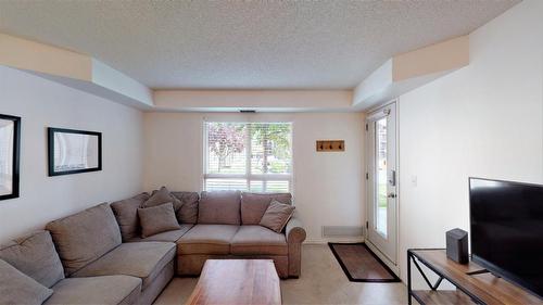 3102 - 205 Third Avenue, Invermere, BC - Indoor Photo Showing Living Room