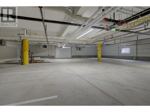 5620 51St Street Unit# 201, Osoyoos, BC - Indoor Photo Showing Garage