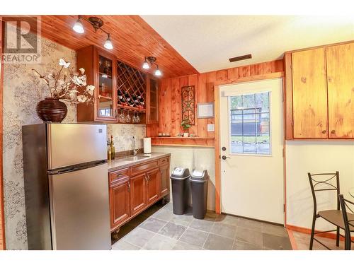 1806 Ridgedale Avenue, Penticton, BC - Indoor Photo Showing Kitchen