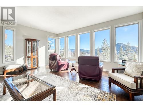 12808 Mclarty Place, Summerland, BC - Indoor Photo Showing Living Room