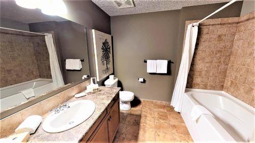 416 K2 - 400 Bighorn Boulevard, Radium Hot Springs, BC - Indoor Photo Showing Bathroom