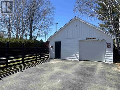 99 Central Ave, Elliot Lake, ON - Indoor Photo Showing Garage