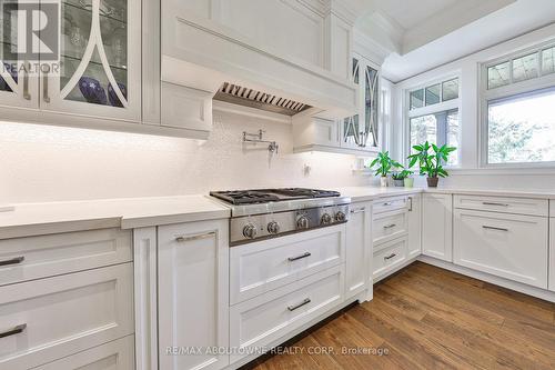 51 Central Dr, Hamilton, ON - Indoor Photo Showing Kitchen